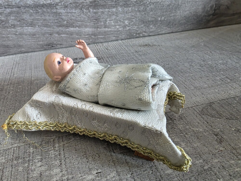 Dept 56 Figurine Come They Told Me Replacement Baby Jesus Figure G37b